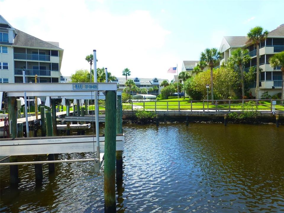 Active With Contract: $2,350 (2 beds, 2 baths, 1146 Square Feet)