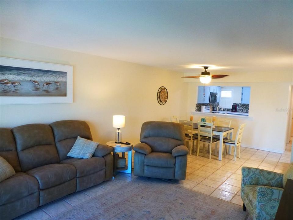 Active With Contract: $2,350 (2 beds, 2 baths, 1146 Square Feet)