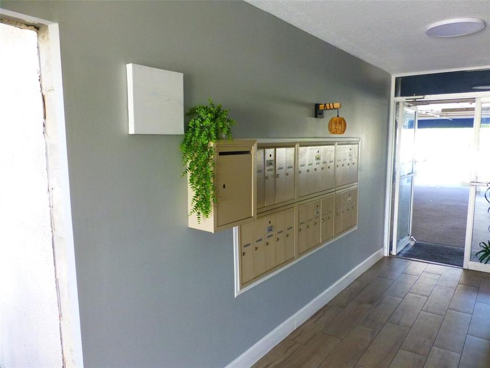 Active With Contract: $2,350 (2 beds, 2 baths, 1146 Square Feet)