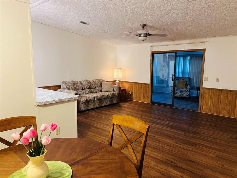 For Sale: $185,000 (2 beds, 2 baths, 1344 Square Feet)