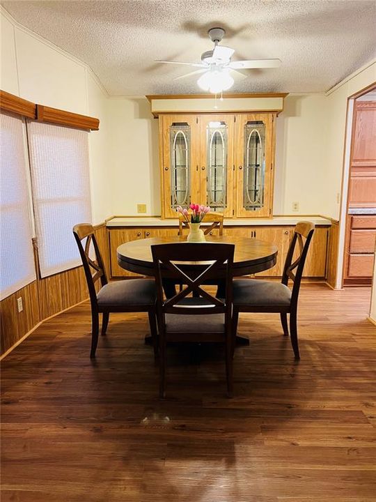 For Sale: $185,000 (2 beds, 2 baths, 1344 Square Feet)