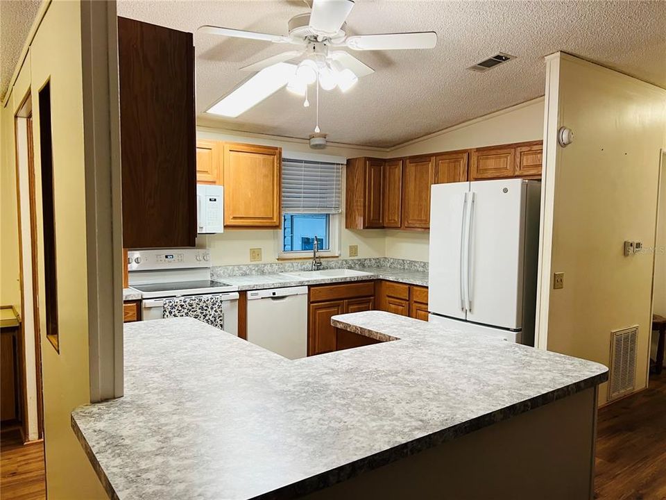 For Sale: $185,000 (2 beds, 2 baths, 1344 Square Feet)