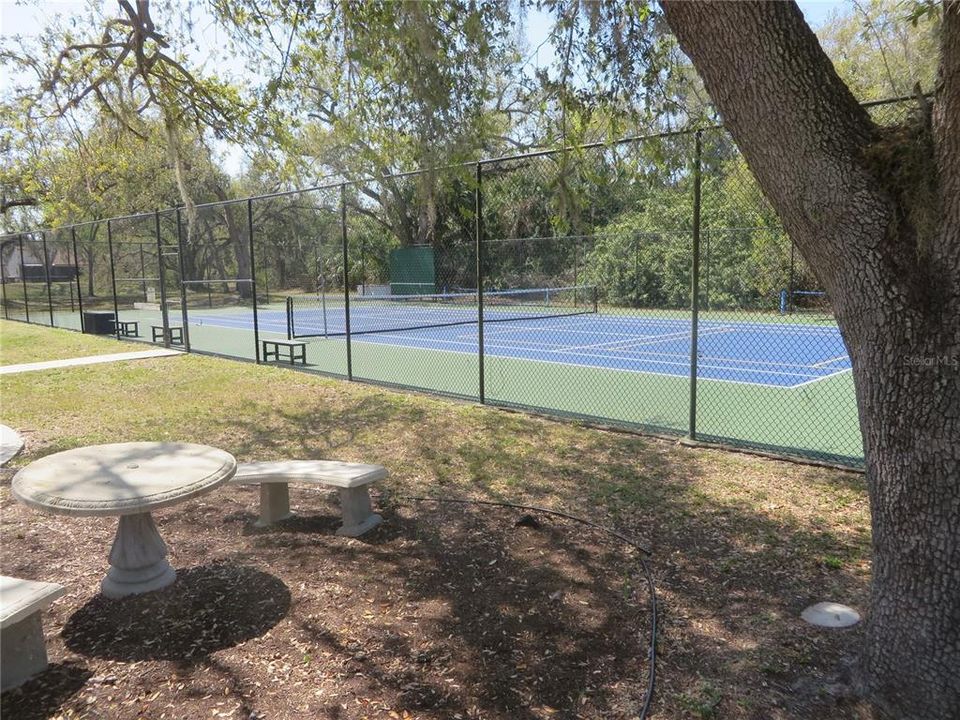 合同活跃: $239,900 (3 贝兹, 2 浴室, 1422 平方英尺)