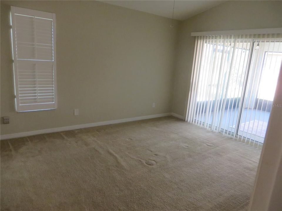 合同活跃: $239,900 (3 贝兹, 2 浴室, 1422 平方英尺)