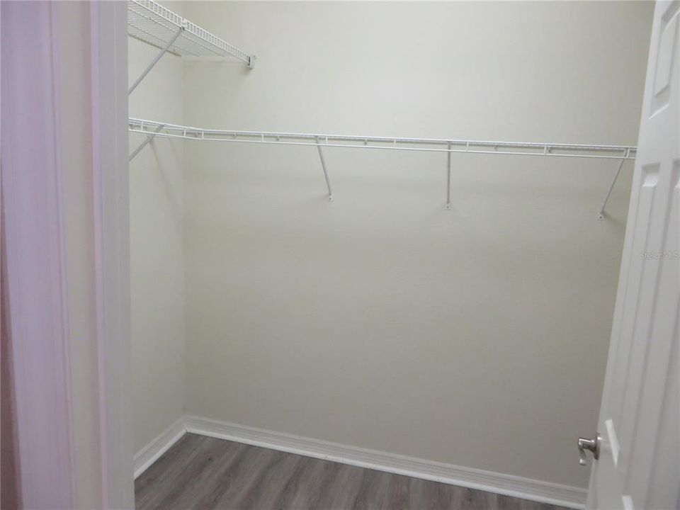 合同活跃: $239,900 (3 贝兹, 2 浴室, 1422 平方英尺)