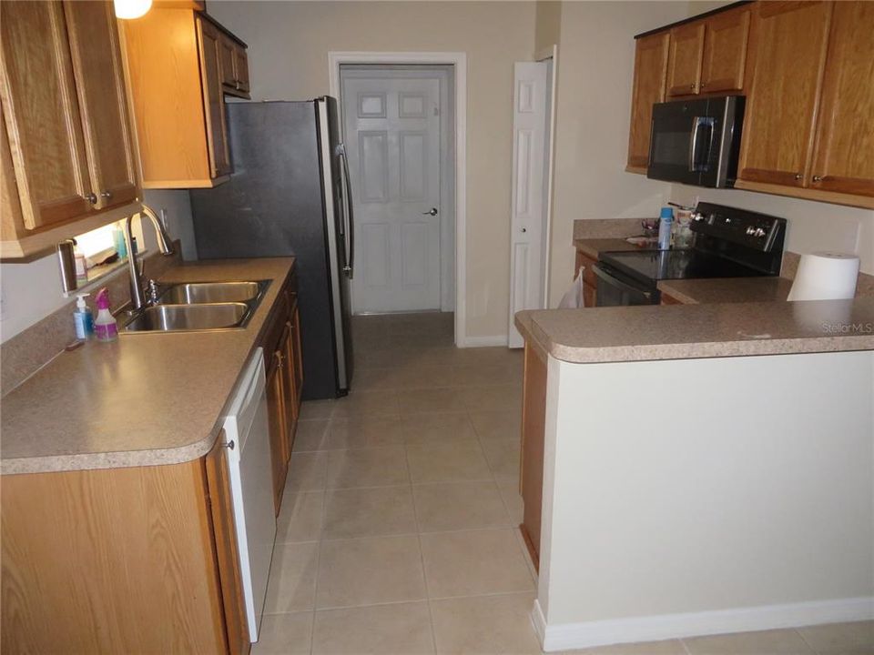 合同活跃: $239,900 (3 贝兹, 2 浴室, 1422 平方英尺)