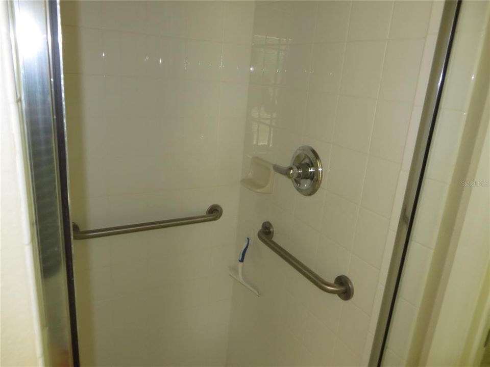 合同活跃: $239,900 (3 贝兹, 2 浴室, 1422 平方英尺)