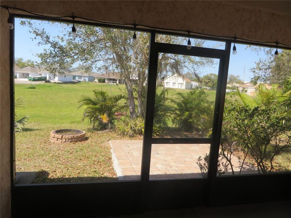 合同活跃: $239,900 (3 贝兹, 2 浴室, 1422 平方英尺)