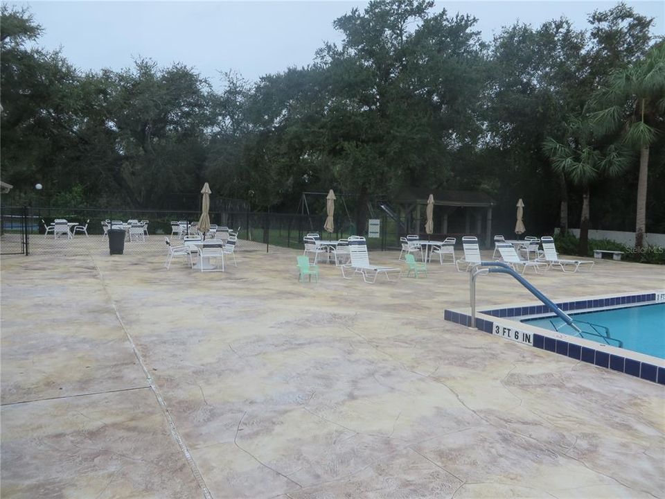 合同活跃: $239,900 (3 贝兹, 2 浴室, 1422 平方英尺)