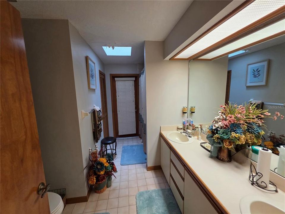 For Sale: $654,000 (4 beds, 3 baths, 2645 Square Feet)