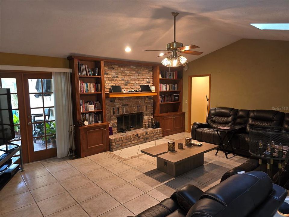 For Sale: $654,000 (4 beds, 3 baths, 2645 Square Feet)