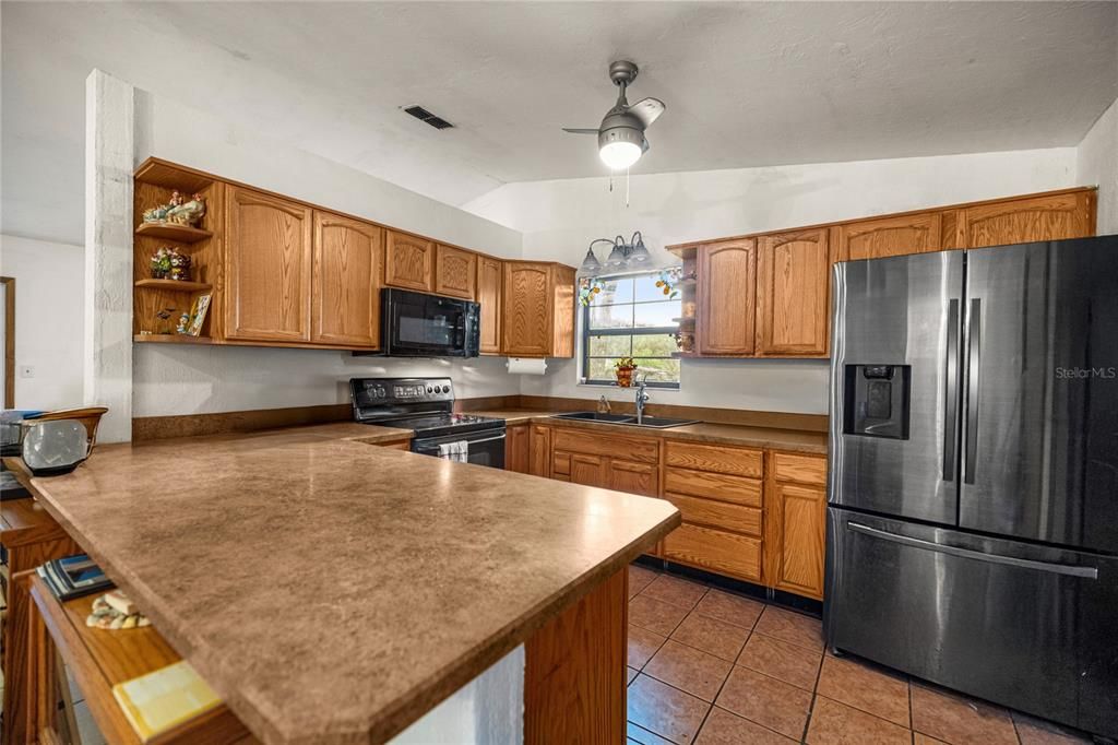 Active With Contract: $249,900 (3 beds, 2 baths, 1624 Square Feet)