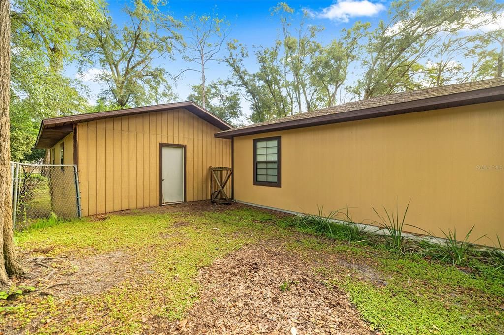 Active With Contract: $249,900 (3 beds, 2 baths, 1624 Square Feet)