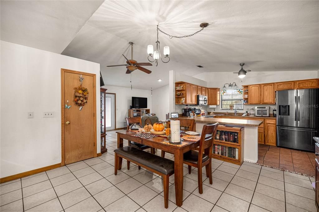 Active With Contract: $249,900 (3 beds, 2 baths, 1624 Square Feet)