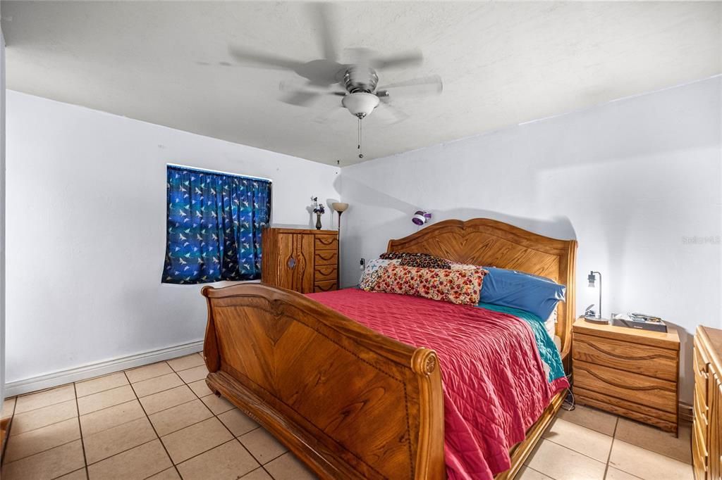 Active With Contract: $249,900 (3 beds, 2 baths, 1624 Square Feet)
