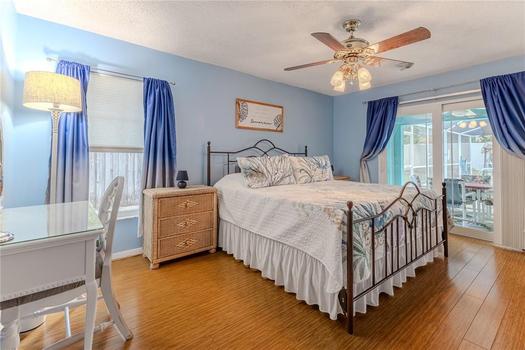 Под контрактом: $330,000 (3 спален, 2 ванн, 1793 Квадратных фут)