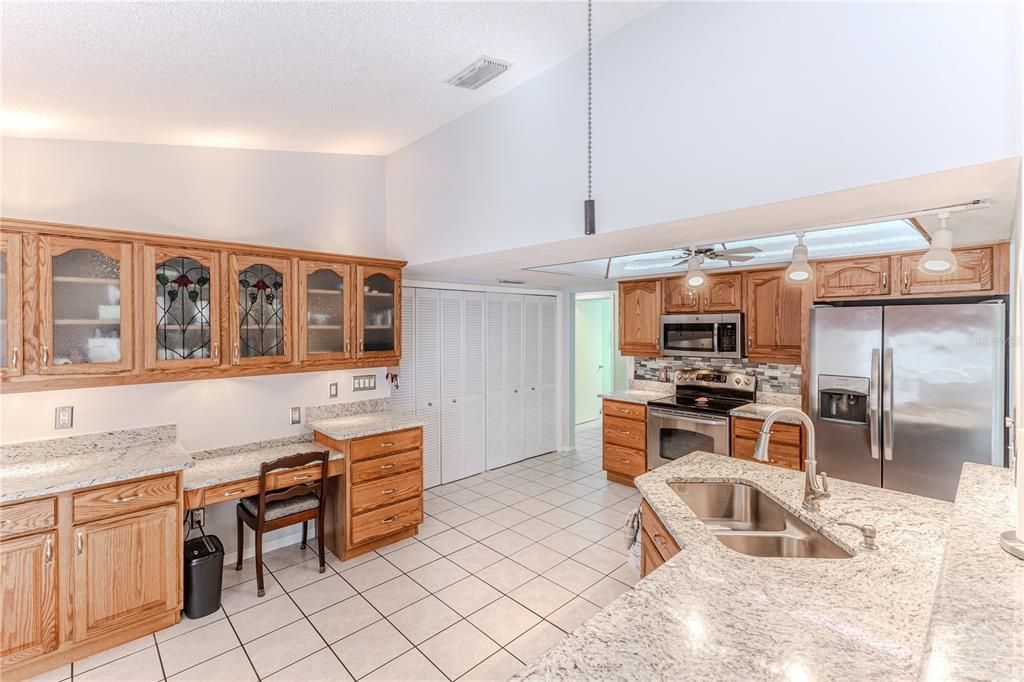 Под контрактом: $330,000 (3 спален, 2 ванн, 1793 Квадратных фут)