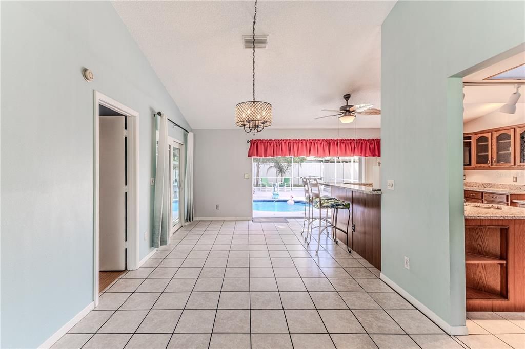 Под контрактом: $330,000 (3 спален, 2 ванн, 1793 Квадратных фут)