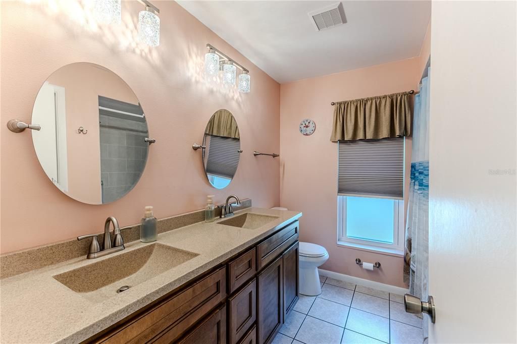 Под контрактом: $330,000 (3 спален, 2 ванн, 1793 Квадратных фут)