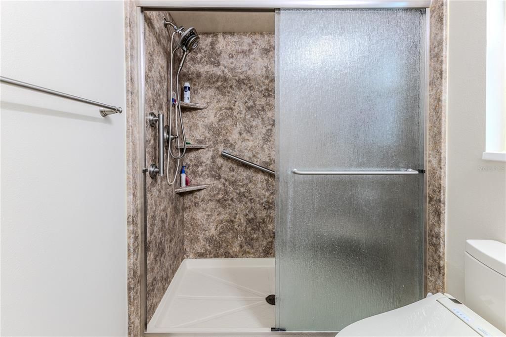 Под контрактом: $330,000 (3 спален, 2 ванн, 1793 Квадратных фут)