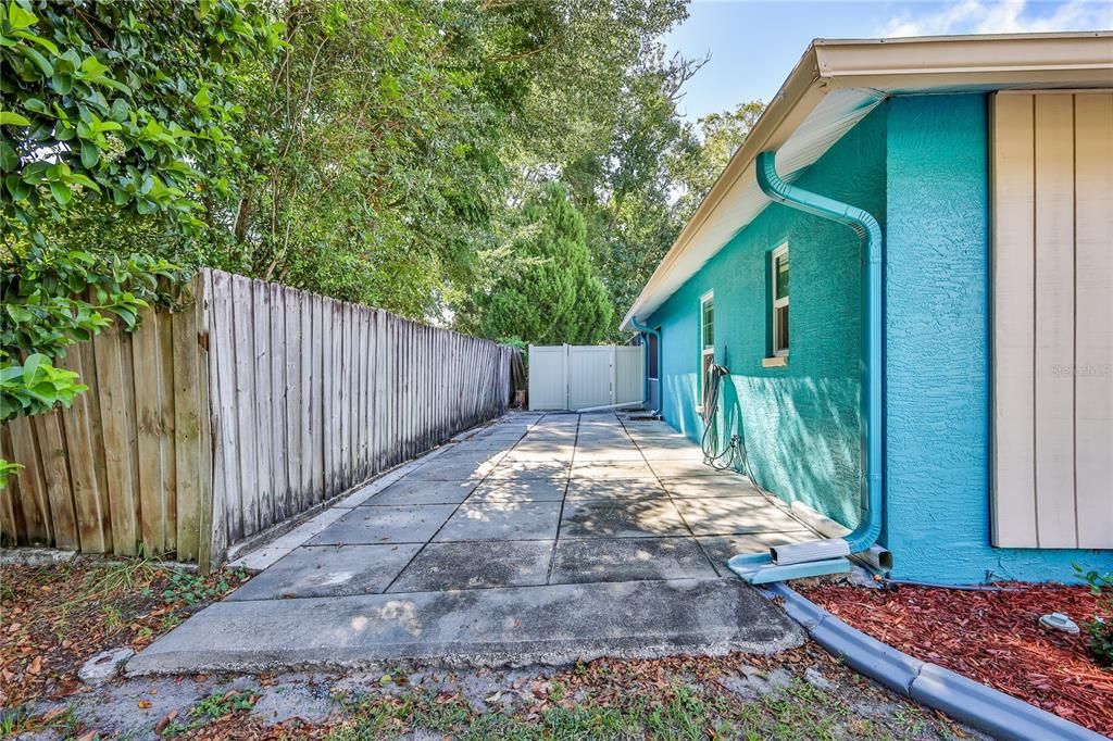 Под контрактом: $330,000 (3 спален, 2 ванн, 1793 Квадратных фут)