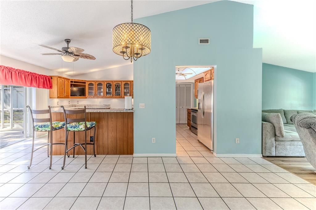 Под контрактом: $330,000 (3 спален, 2 ванн, 1793 Квадратных фут)