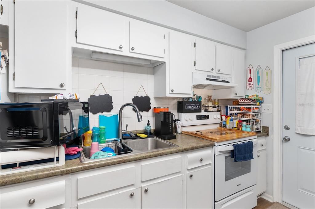 Active With Contract: $599,900 (8 beds, 0 baths, 3360 Square Feet)