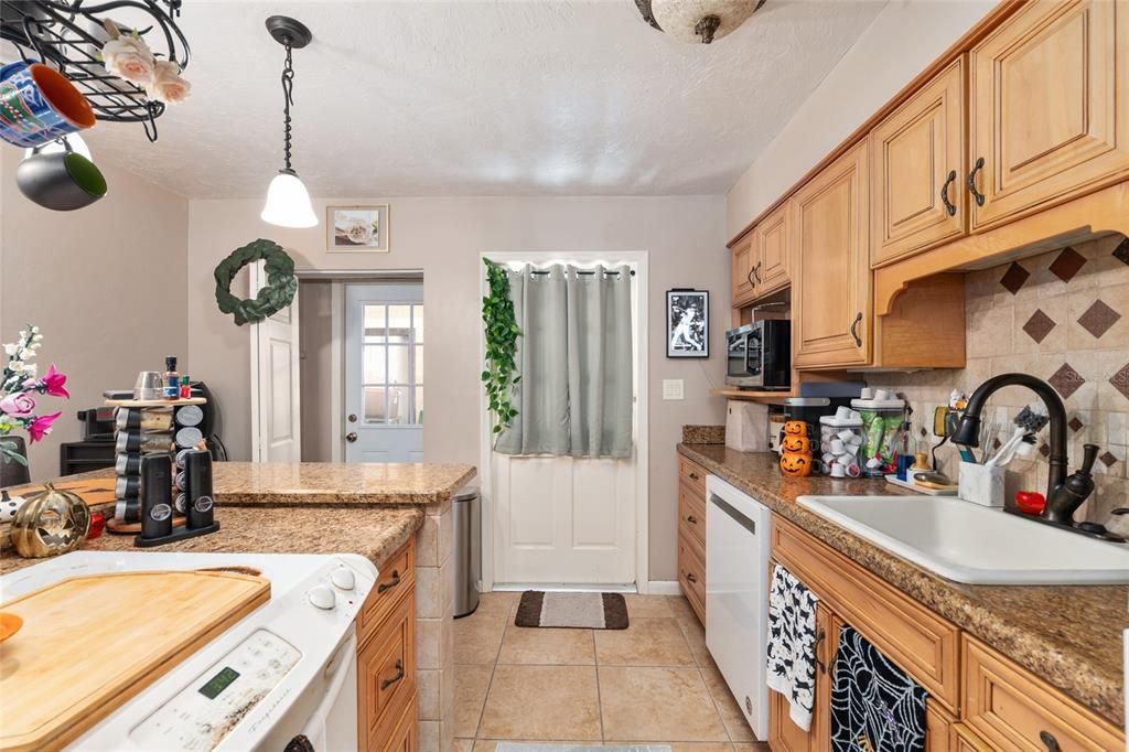 Active With Contract: $599,900 (8 beds, 0 baths, 3360 Square Feet)