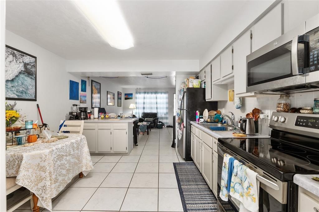 Active With Contract: $599,900 (8 beds, 0 baths, 3360 Square Feet)