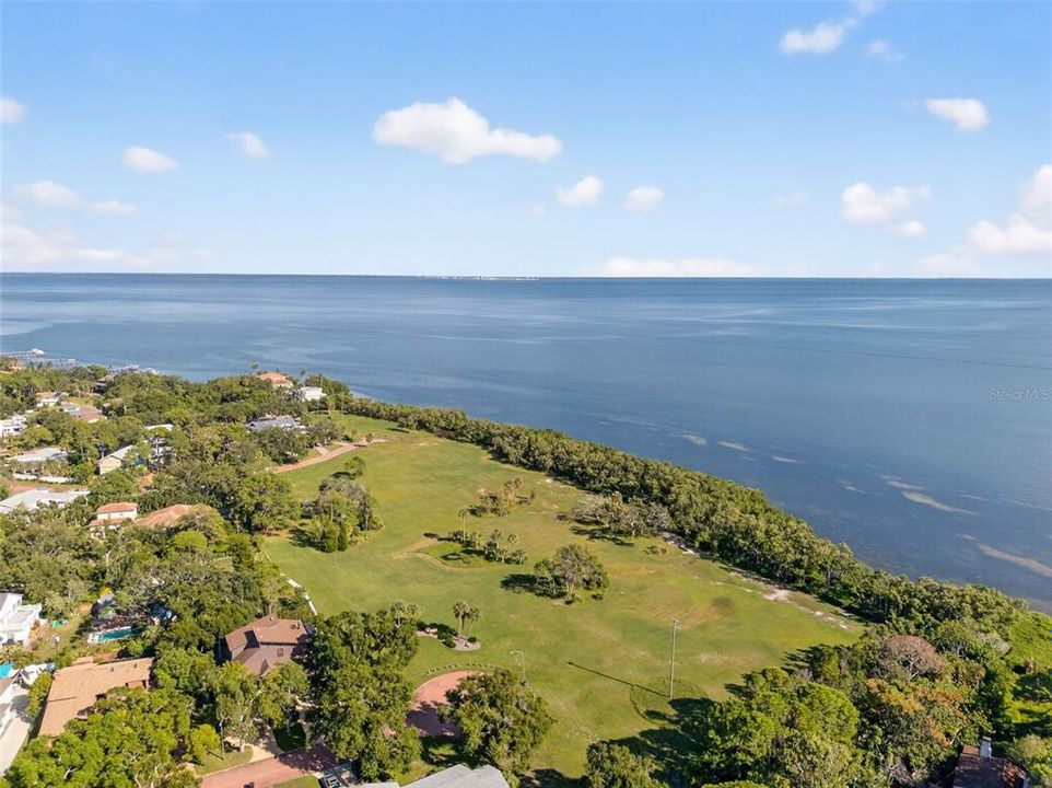 En Venta: $979,000 (4 camas, 2 baños, 2375 Pies cuadrados)