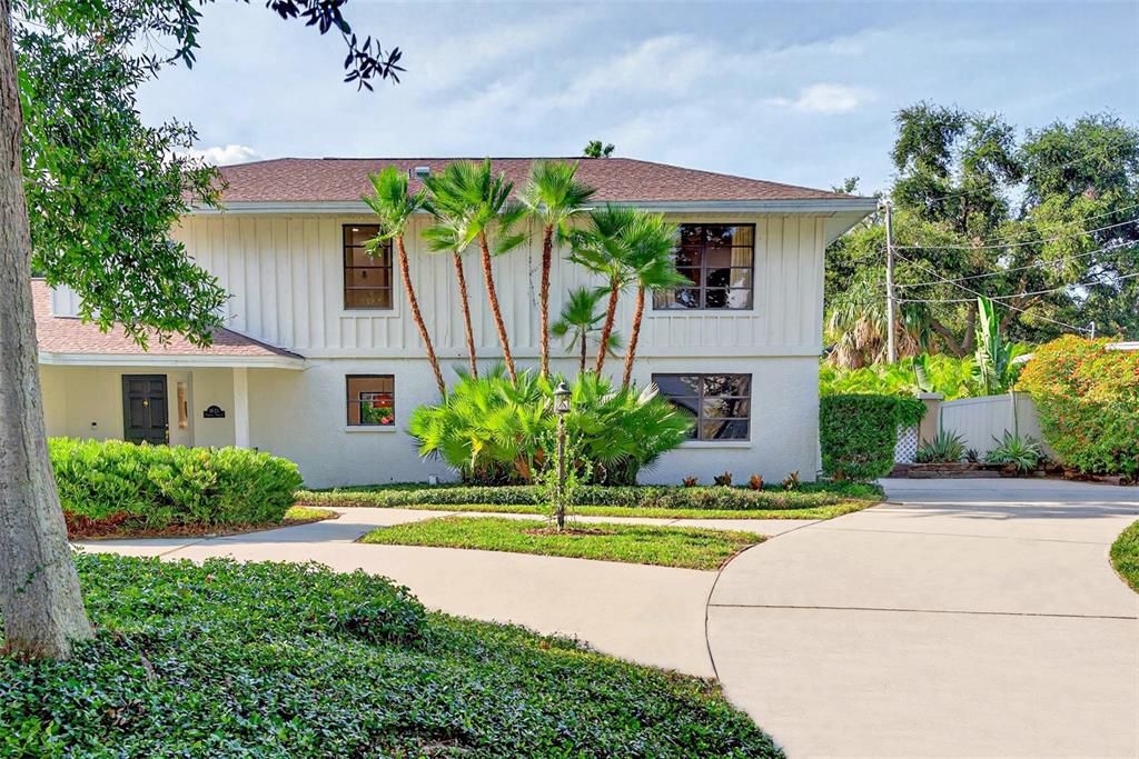 En Venta: $979,000 (4 camas, 2 baños, 2375 Pies cuadrados)