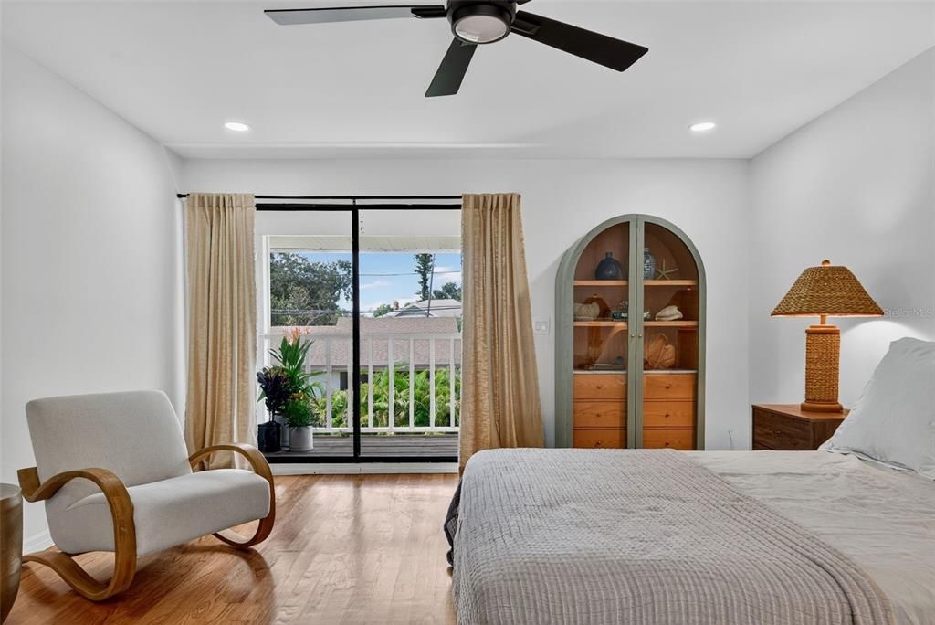 En Venta: $979,000 (4 camas, 2 baños, 2375 Pies cuadrados)