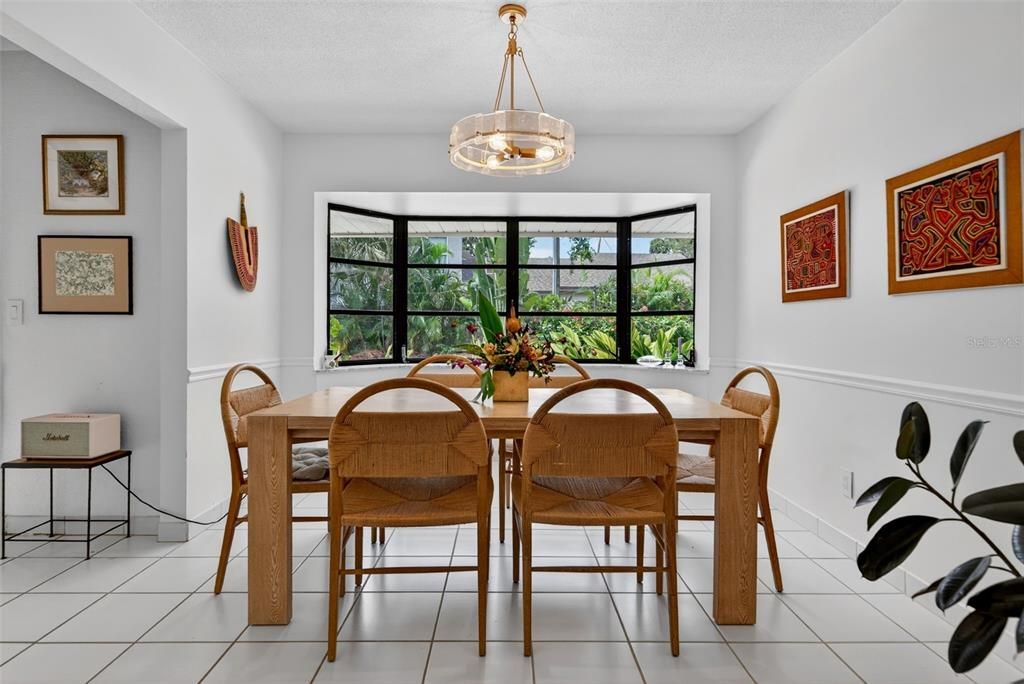 En Venta: $979,000 (4 camas, 2 baños, 2375 Pies cuadrados)