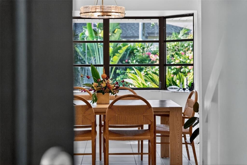 En Venta: $979,000 (4 camas, 2 baños, 2375 Pies cuadrados)