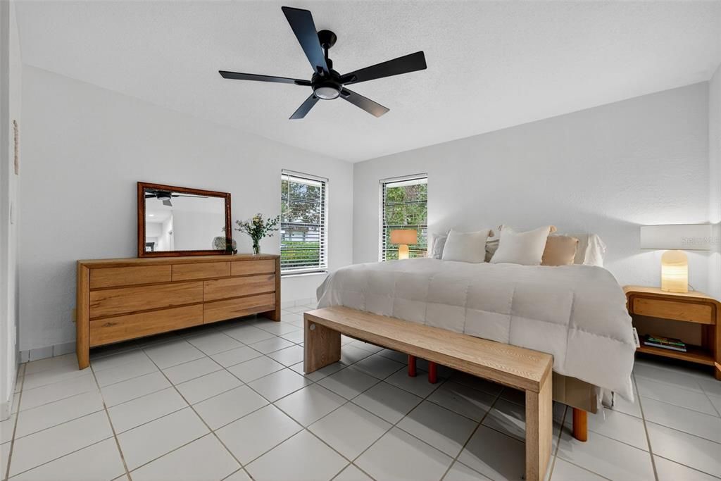 En Venta: $979,000 (4 camas, 2 baños, 2375 Pies cuadrados)