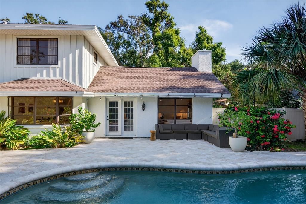 En Venta: $979,000 (4 camas, 2 baños, 2375 Pies cuadrados)