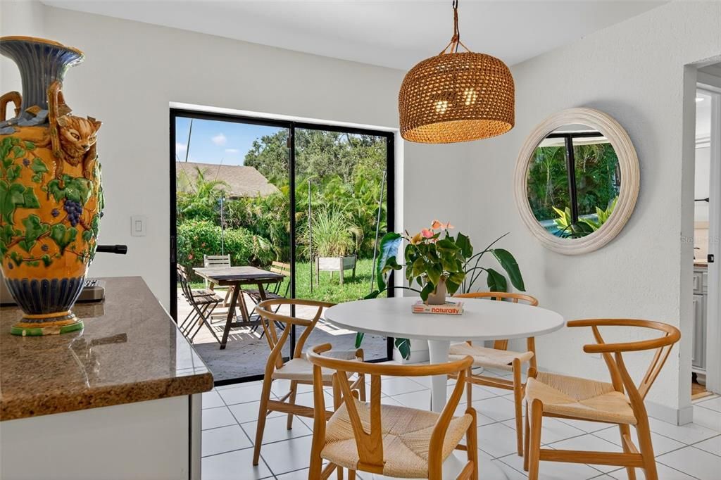 En Venta: $979,000 (4 camas, 2 baños, 2375 Pies cuadrados)