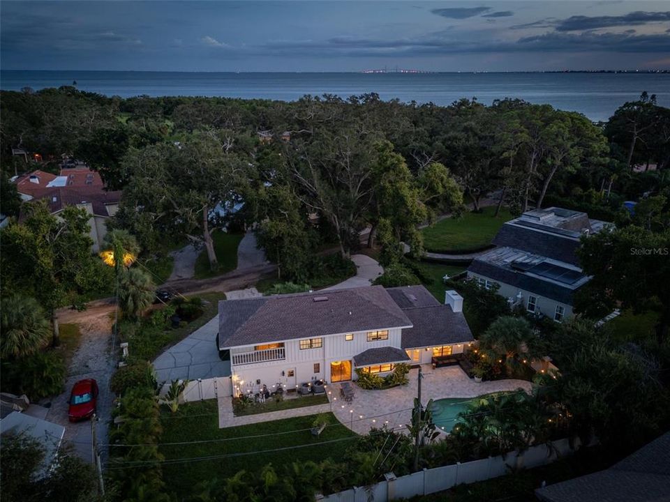 En Venta: $979,000 (4 camas, 2 baños, 2375 Pies cuadrados)