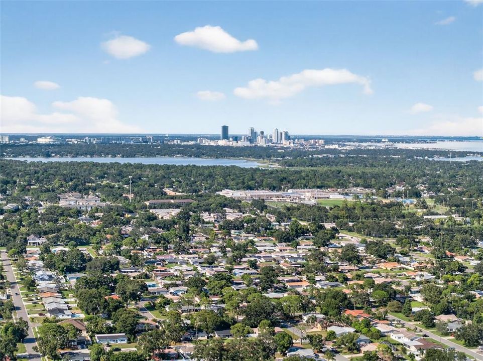 En Venta: $979,000 (4 camas, 2 baños, 2375 Pies cuadrados)