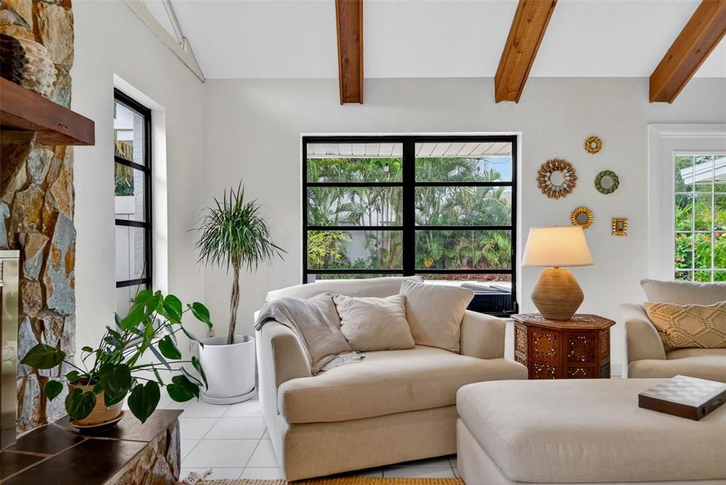 En Venta: $979,000 (4 camas, 2 baños, 2375 Pies cuadrados)