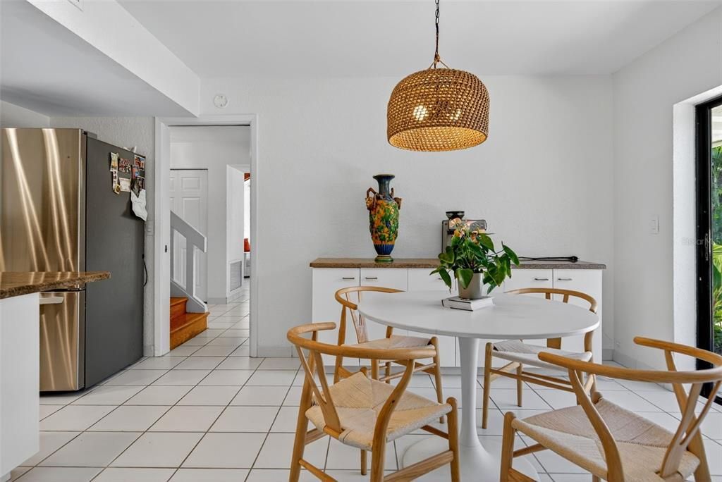 En Venta: $979,000 (4 camas, 2 baños, 2375 Pies cuadrados)