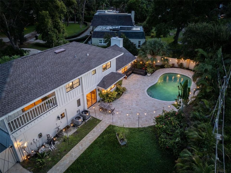 En Venta: $979,000 (4 camas, 2 baños, 2375 Pies cuadrados)