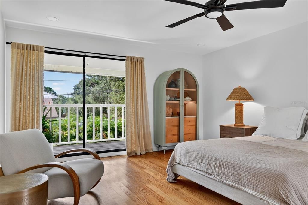 En Venta: $979,000 (4 camas, 2 baños, 2375 Pies cuadrados)