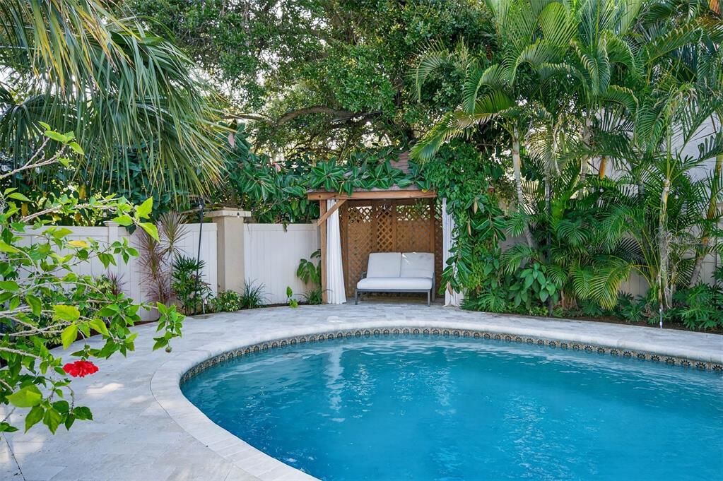 En Venta: $979,000 (4 camas, 2 baños, 2375 Pies cuadrados)