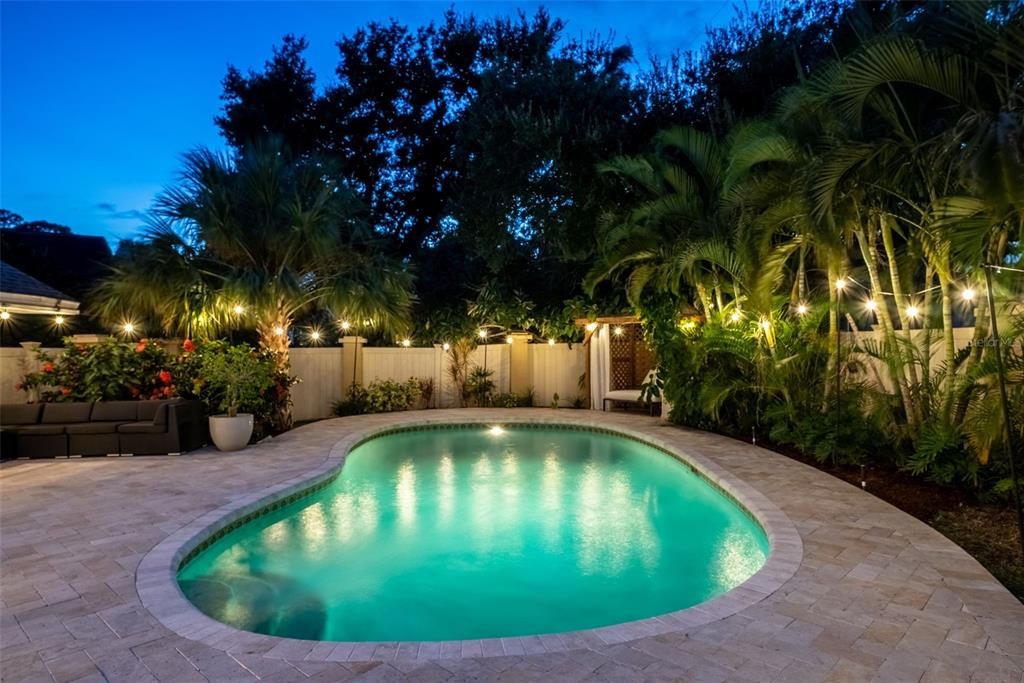 En Venta: $979,000 (4 camas, 2 baños, 2375 Pies cuadrados)