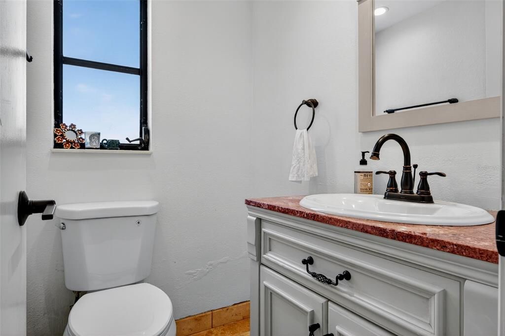 En Venta: $979,000 (4 camas, 2 baños, 2375 Pies cuadrados)