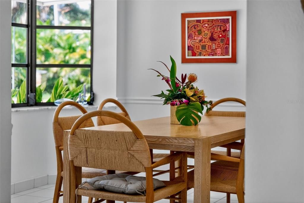 En Venta: $979,000 (4 camas, 2 baños, 2375 Pies cuadrados)