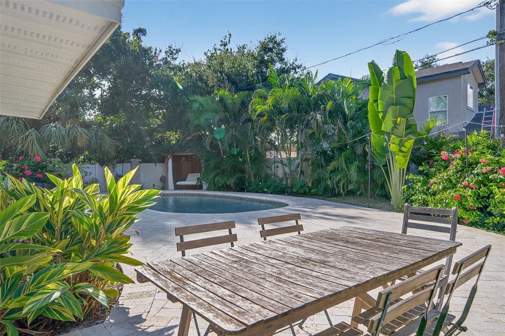 En Venta: $979,000 (4 camas, 2 baños, 2375 Pies cuadrados)