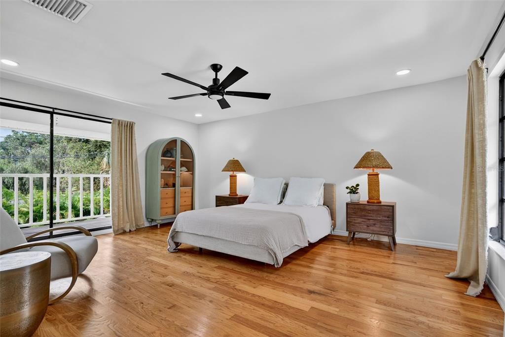 En Venta: $979,000 (4 camas, 2 baños, 2375 Pies cuadrados)