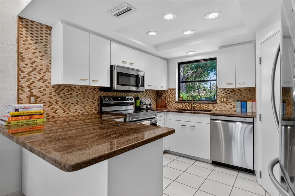 En Venta: $979,000 (4 camas, 2 baños, 2375 Pies cuadrados)